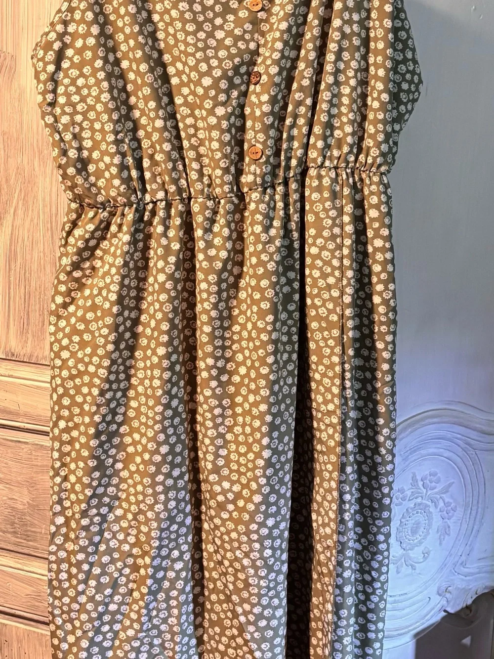 Women’s breastfeeding Maxi Dress in Olive Green Daisy Print - Picture 2 of 6
